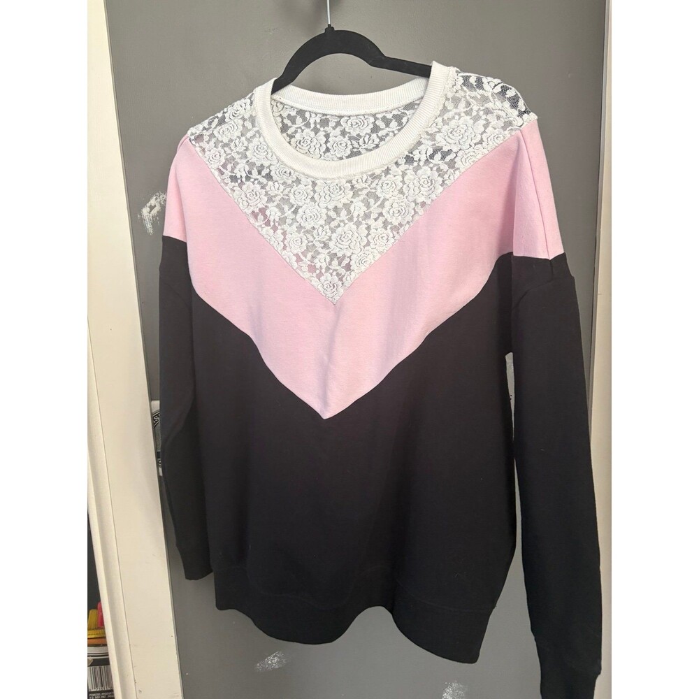Torrid size 00 medium black pink and white lace color block sweater shirt